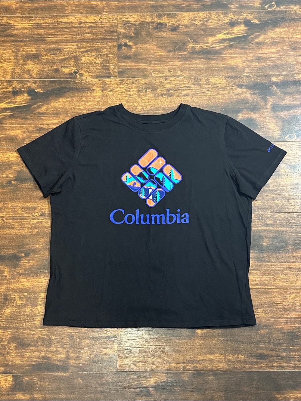 Columbia Black Graphic Tee Bigfoot Mountains Women’s L 🏔️🌲✨ - Picture 1 of 6